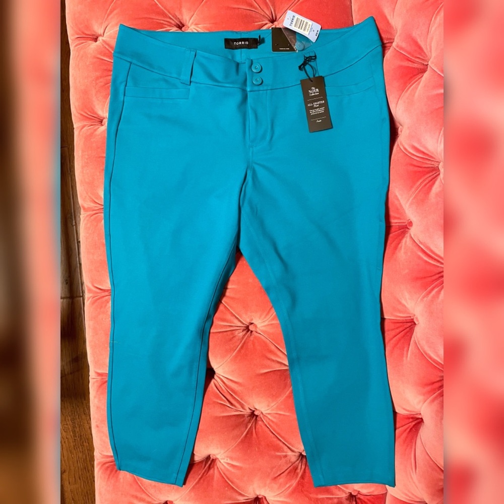 Torrid All-Nighter ponte cropped trouser, turquoise blue 22T tall NWT.